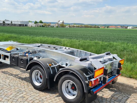 Przyczepy kontenerowe z&nbsp;obrotnicą